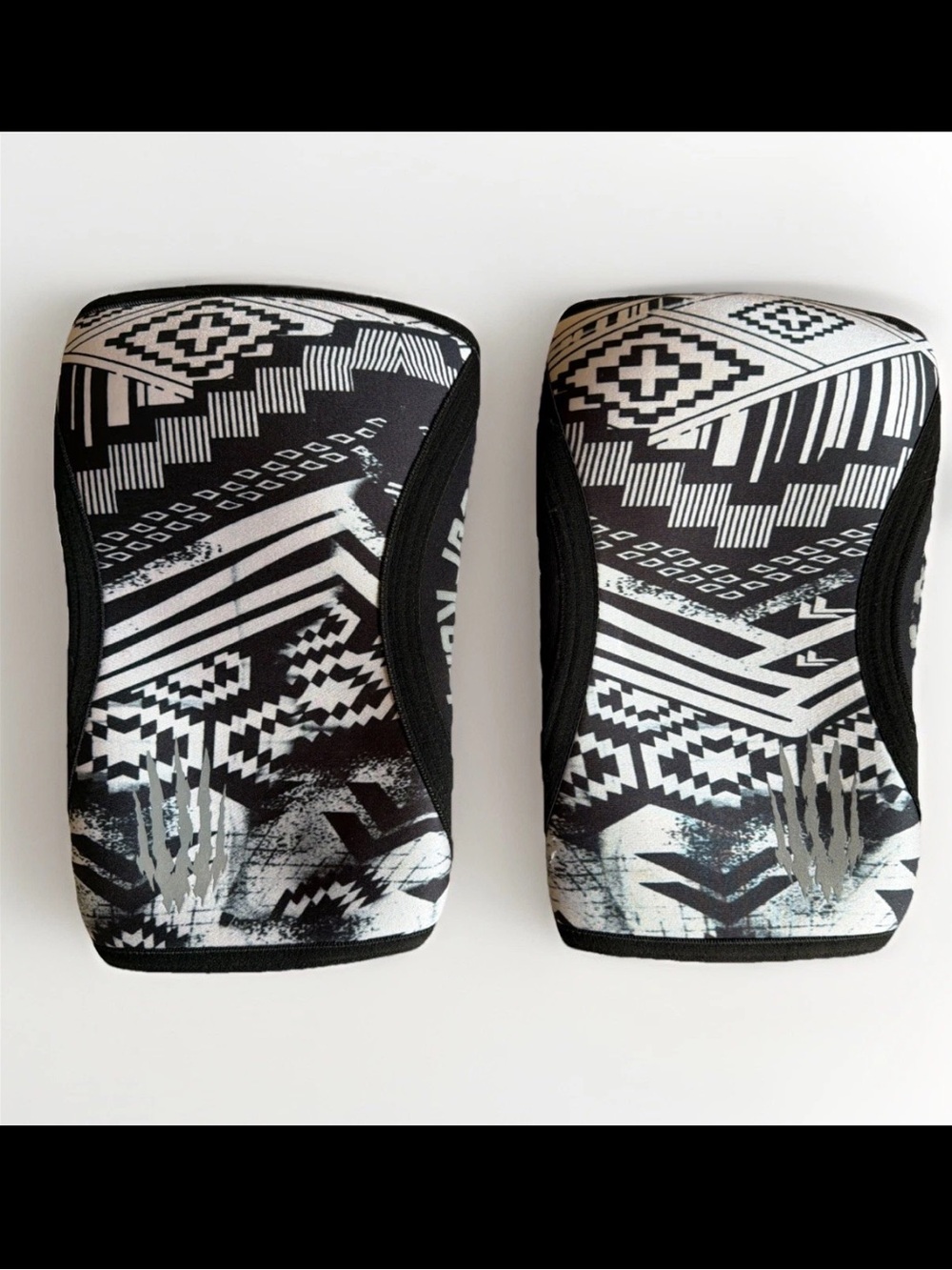 Bear KompleX Knee Sleeves Aztec Black White Size Medium 5MM